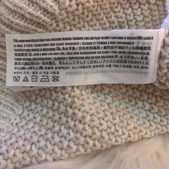 Abercrombie & Fitch cable knit sweater! NWOT💕 - Picture 6 of 6